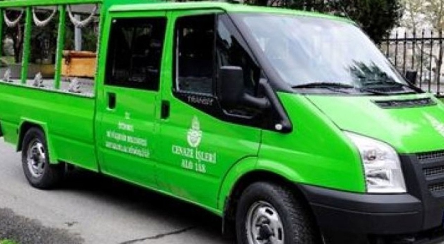 Karşıdan karşıya geçmek isteyen adamın sonu cenaze aracı oldu!