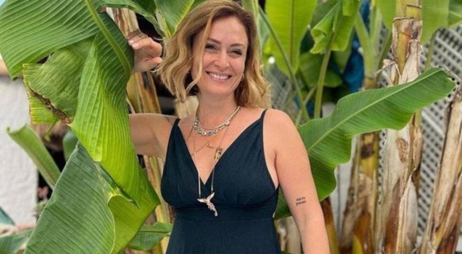 Ceyda Düvenci'den dövmeli mesaj