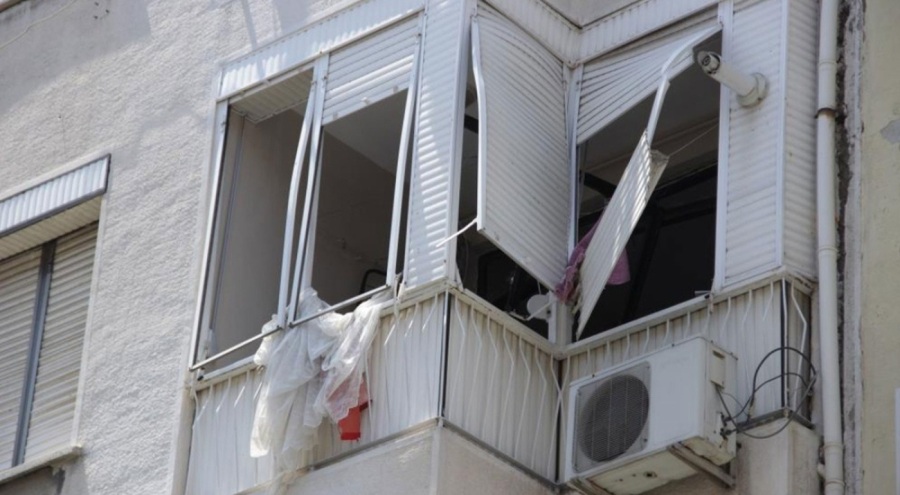 İzmir'de bir evde doğalgaz borusu patladı: Yangın çıktı!