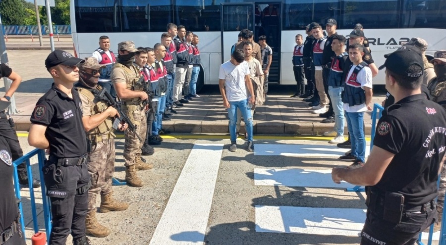 Kocaeli'de 1419 düzensiz göçmenin sınır dışı edildiği açıklandı