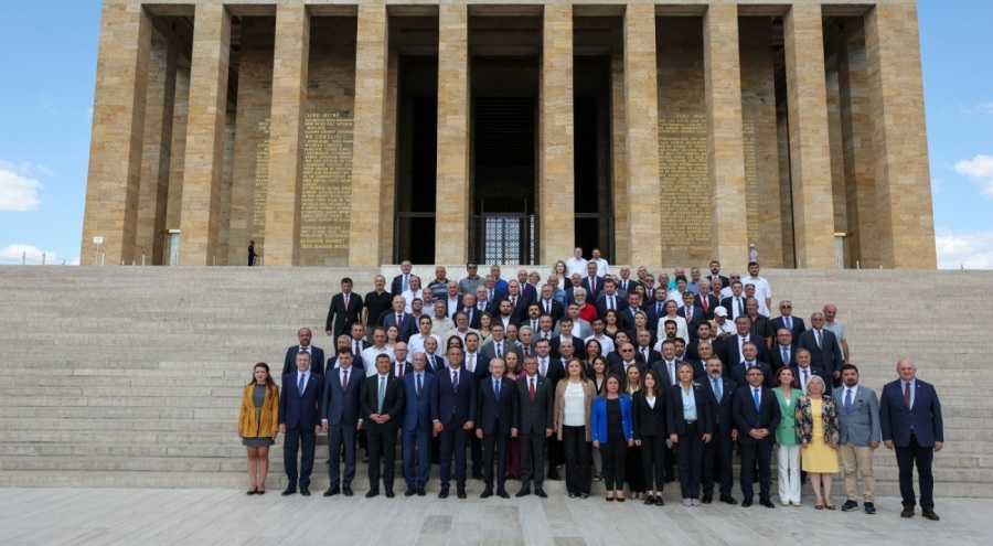 Kılıçdaroğlu ve CHP yönetimi Anıtkabir'i ziyaret etti
