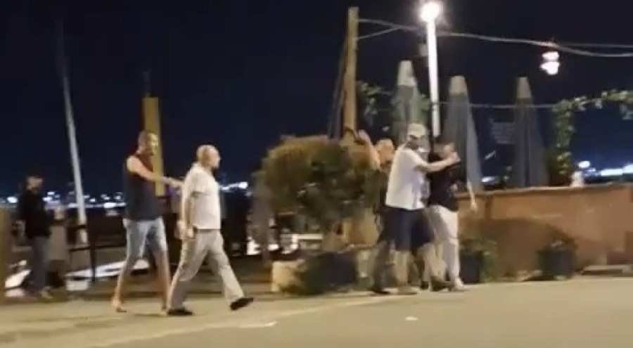 Bursa'da kavga eden gencin kafasında bira şişesi kırdı!