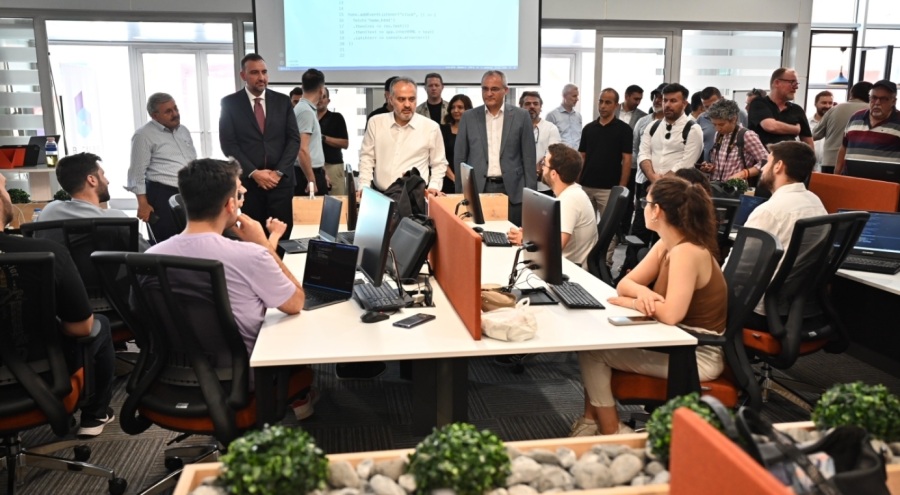 Bursa'da genç yazılımcılar yetişiyor