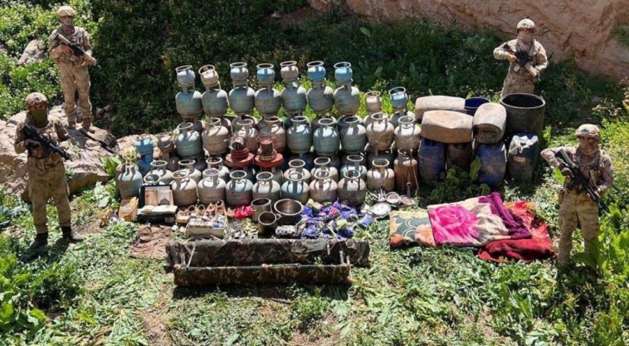 Van'da PKK'nın malzemeleri bulunan sığınak kullanılamaz hale getirildi