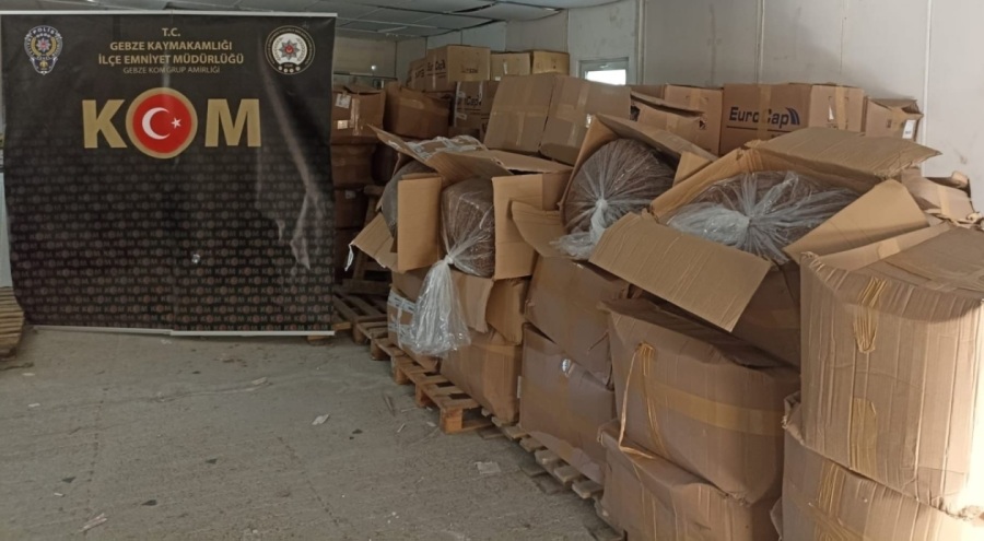Kocaeli'de kargo şubesine kaçak tütün sevkiyatı