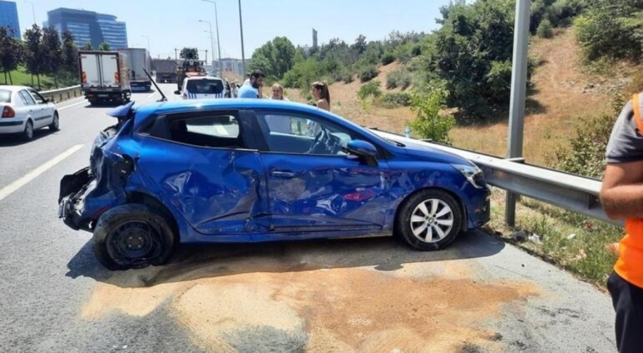 İstanbul'da yanlış yola giren araca hafrikat kamyonu çarptı! 1 yaralı