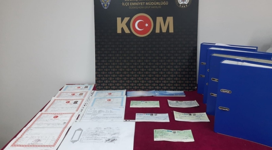 İzmir'de tefecilere polis baskını: 2 gözaltı