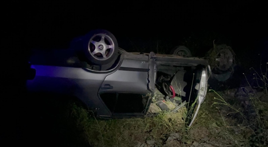 Bursa'da otomobil sürücüsü takla atıp tarlaya daldı!