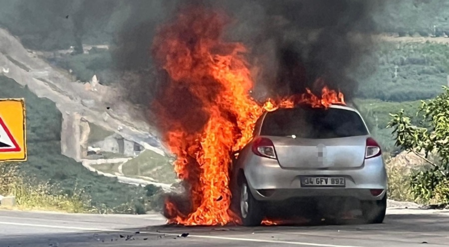 Bursa'da seyir halindeki otomobil alev topuna döndü