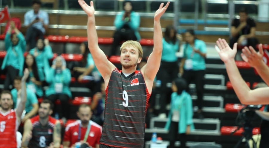 Bursa Büyükşehir Belediyespor, smaçör Mehmet Hacıoğlu'nu transfer etti
