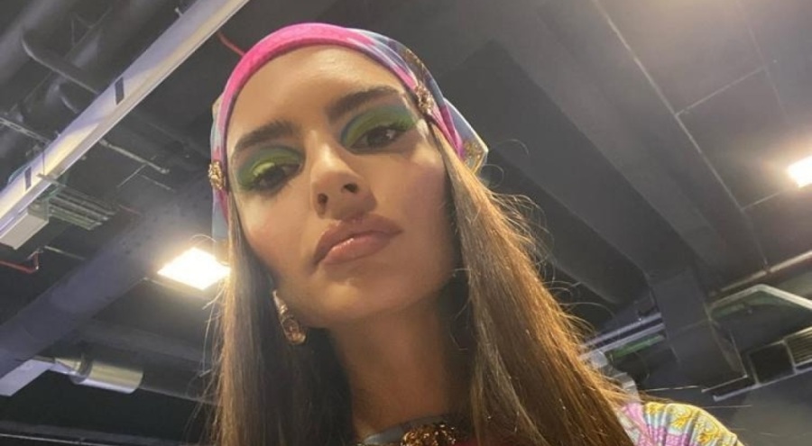 Emrata'dan minik bikinisiyle sere serpe poz