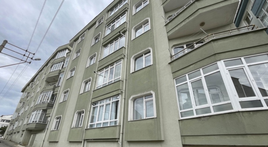 Edirne'de 3 yaşındaki çocuk 3'üncü kattan düştü!