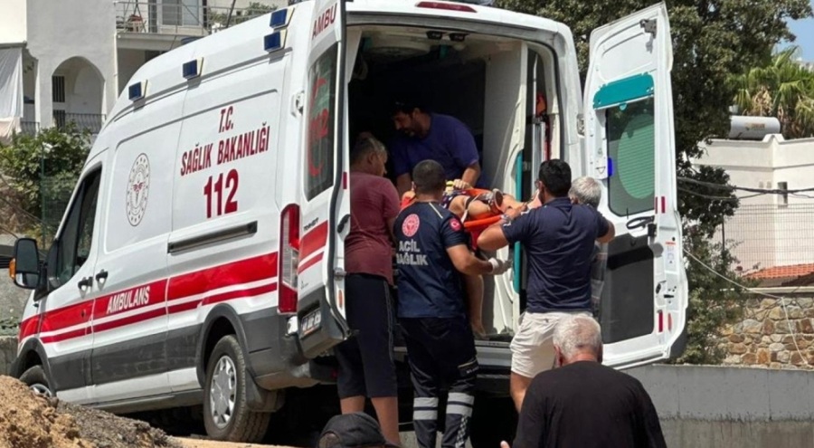 Muğla'da feci kaza: Otomobil evin bahçesine düştü