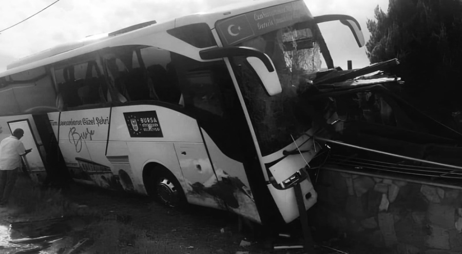 Bursa'dan yola çıkan gezi otobüsü kaza yaptı: Ölü ve yaralılar var!