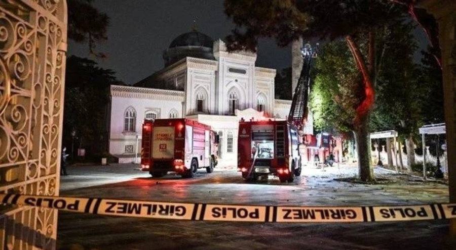 Beşiktaş Yıldız Hamidiye Camii'nde yangın çıktı!