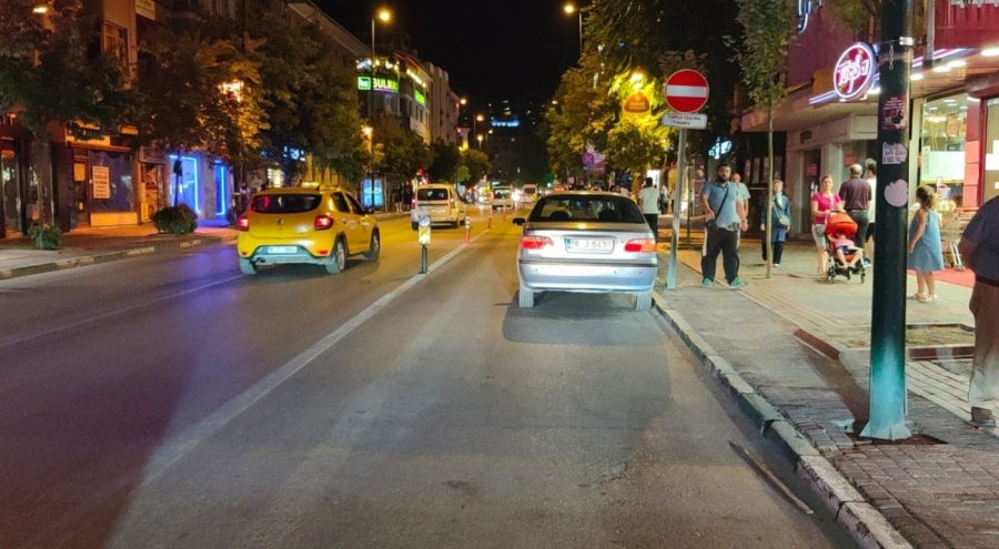 Bursa'da karşıdan karşıya geçmek isteyen kadına araba çarptı