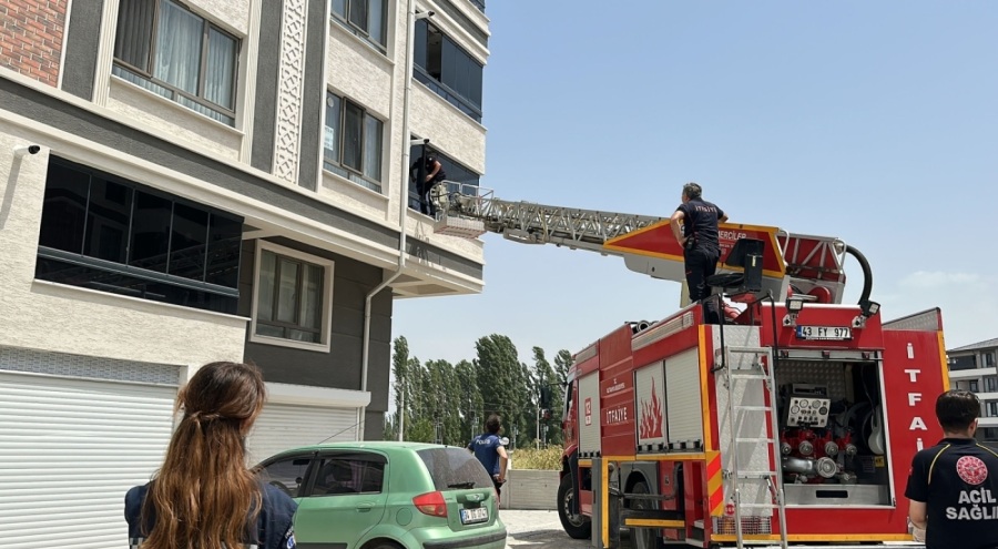 1 yaşındaki Elif kilitli kaldığı evden çıkarıldı