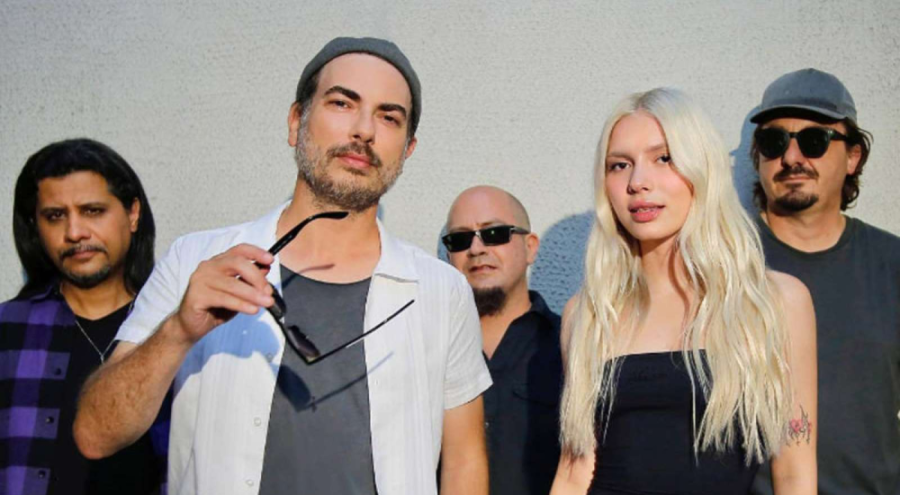 Mor ve Ötesi ile Aleyna Tilki efsane şarkıyı birlikte söyledi