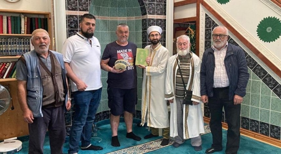 Fransa'da görevlendirilen imam 2 kişinin müslüman olmasına şahit oldu