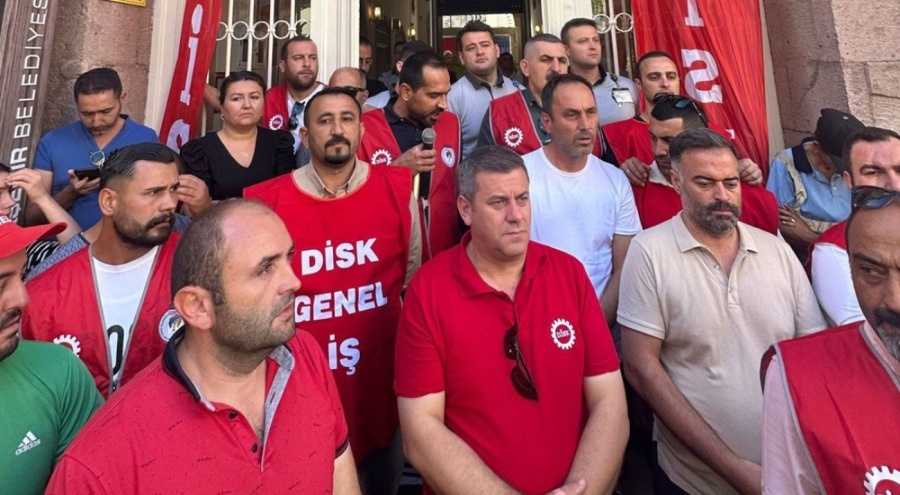İzmir Büyükşehir Belediyesi çalışanları eylemde