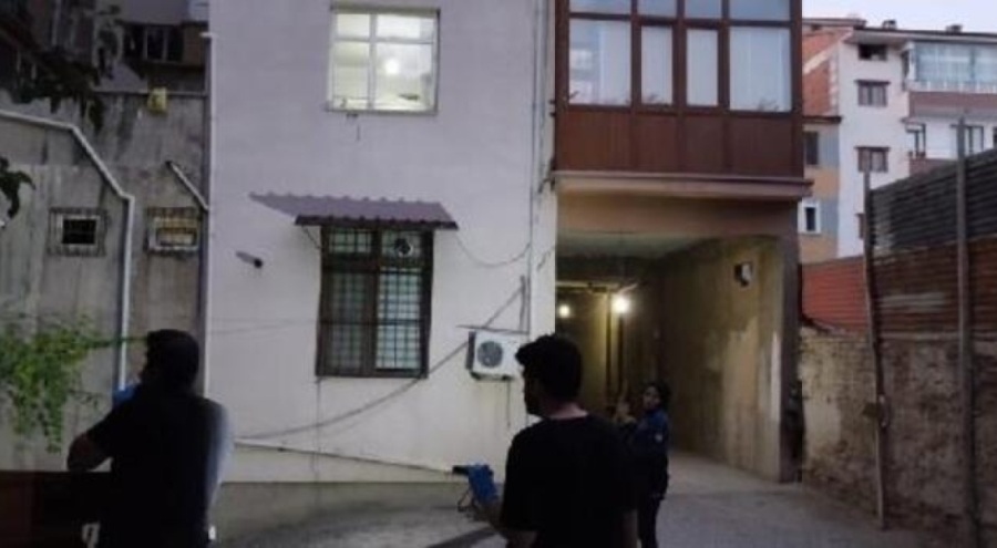 Gece yarısı hırsızlık için girdiği evin sahibine yakalandı!