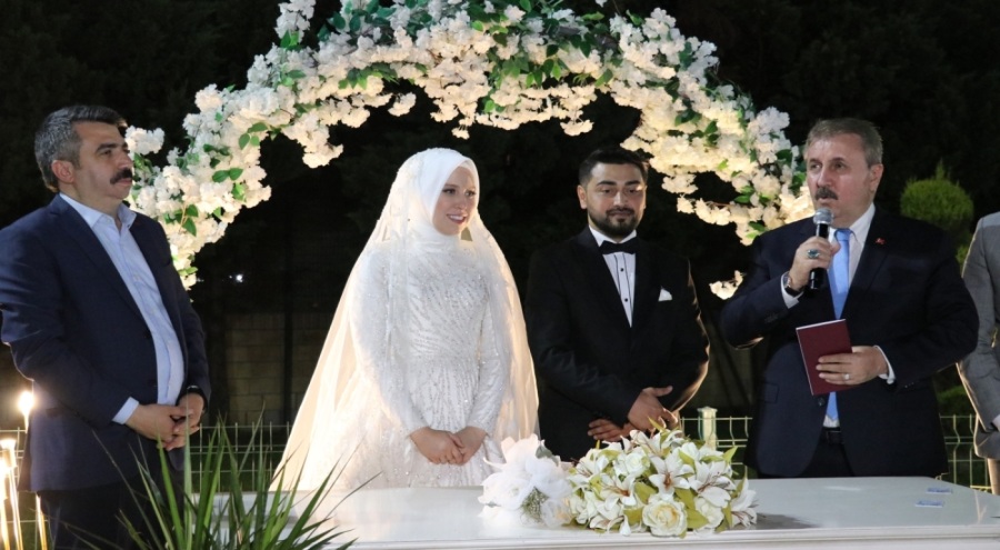 Mustafa Destici Bursa'da nikah şahidi oldu