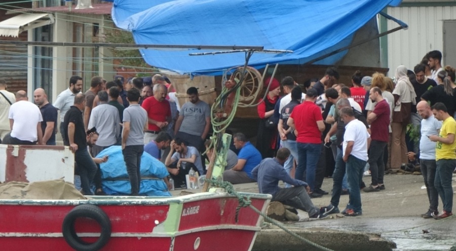 Ayağına bağladığı çapa ile denize atlayarak intihar etti!