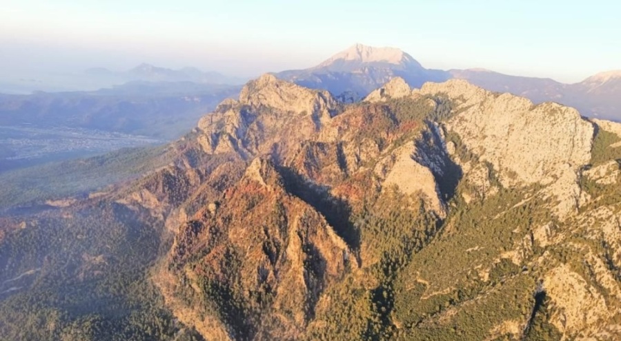 Kemer'de 1120 futbol sahası büyüklüğünde alan yandı