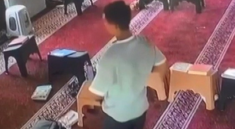 Bursa'da laptopu pantolonunun içine sokup kaçtı