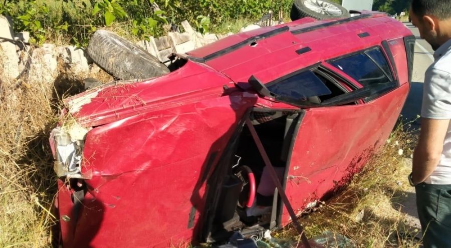 Bursa Orhaneli'de kontrolden çıkan araç istinat duvarına çarptı!