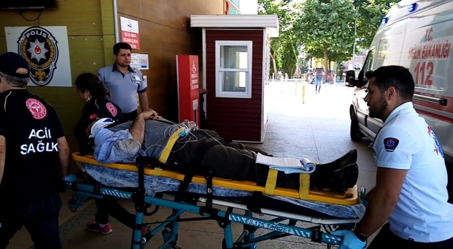 Bursa'da devrilen traktörün sürücüsü yaralandı