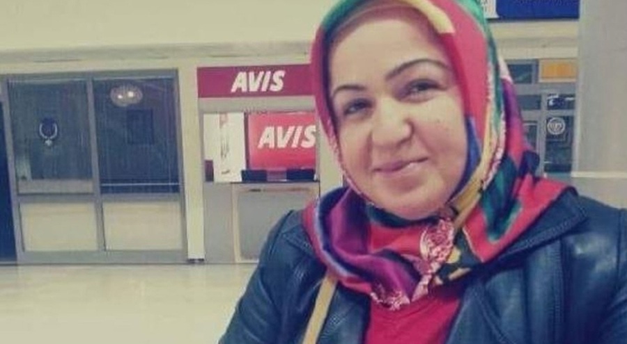 Annesini otomobilin anahtarını vermediği için öldürmüş!