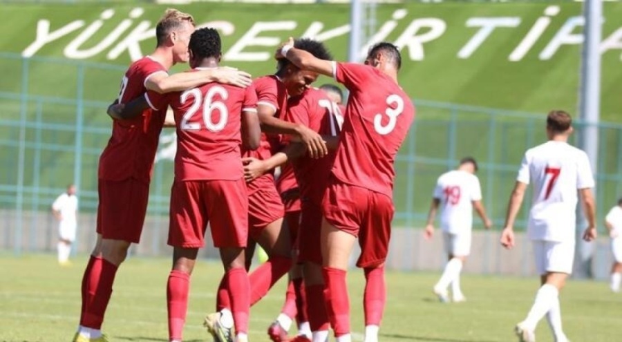 Sivasspor hazırlık maçında Antalyaspor'u 2-0 yendi