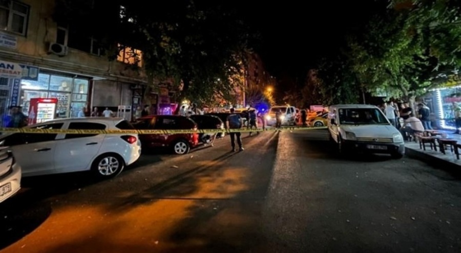 Otomobile silahlı saldırı, şüpheliler firar etti