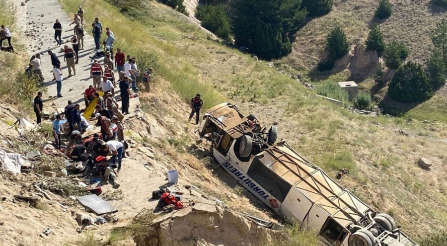 Bursa-Kars seferi yapan yolcu otobüsü kaza yaptı! Çok sayıda ölü ve yaralı var
