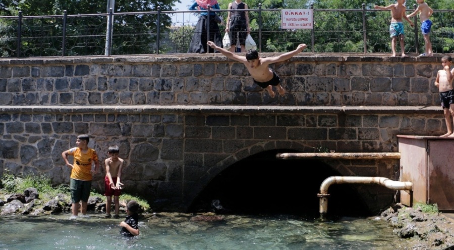 Uzmanından havuz uyarısı: Serinlemek isterken enfeksiyon kapabilirsiniz