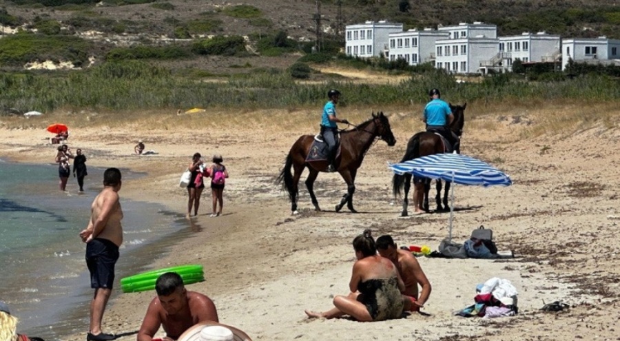 Bozcaada'da atlı birlikler denetimde