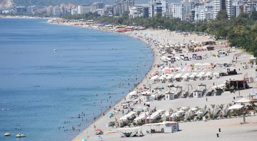 Antalya'ya gelen turist sayısı 8 milyonu aştı