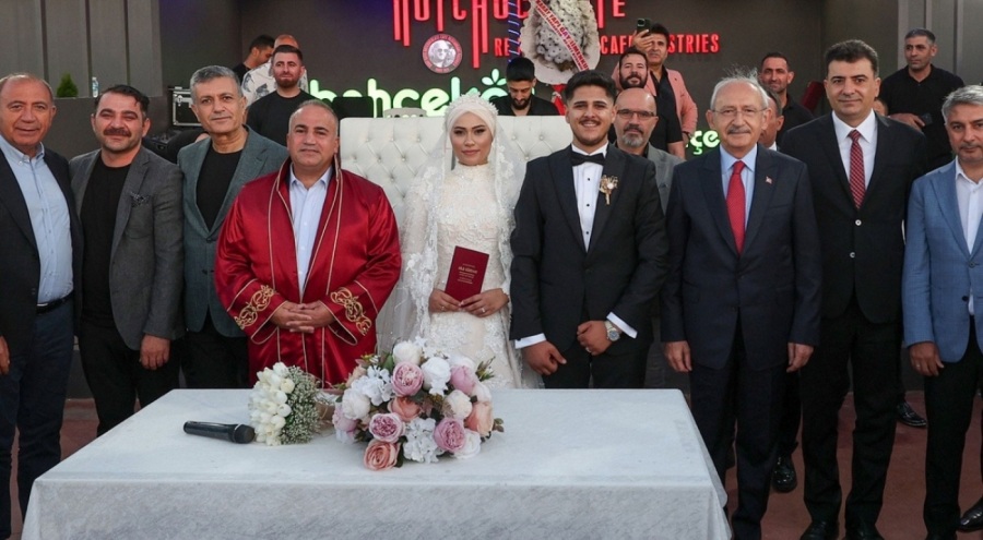Kemal Kılıçdaroğlu, İstanbul'da nikah şahidi oldu