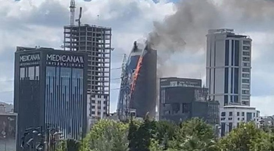 İstanbul Atşehir'de korkutan yangın! 17 katlı bina alev aldı