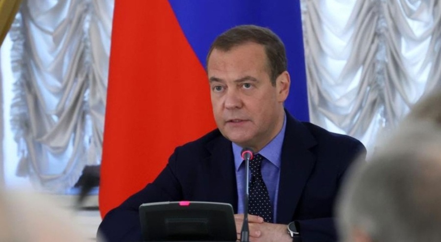 Medvedev: Ukrayna'nın saldırısı başarılı olursa silah kullanmak zorunda kalırız