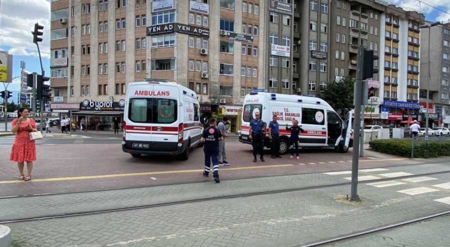 Motosiklet ambulansa çarptı
