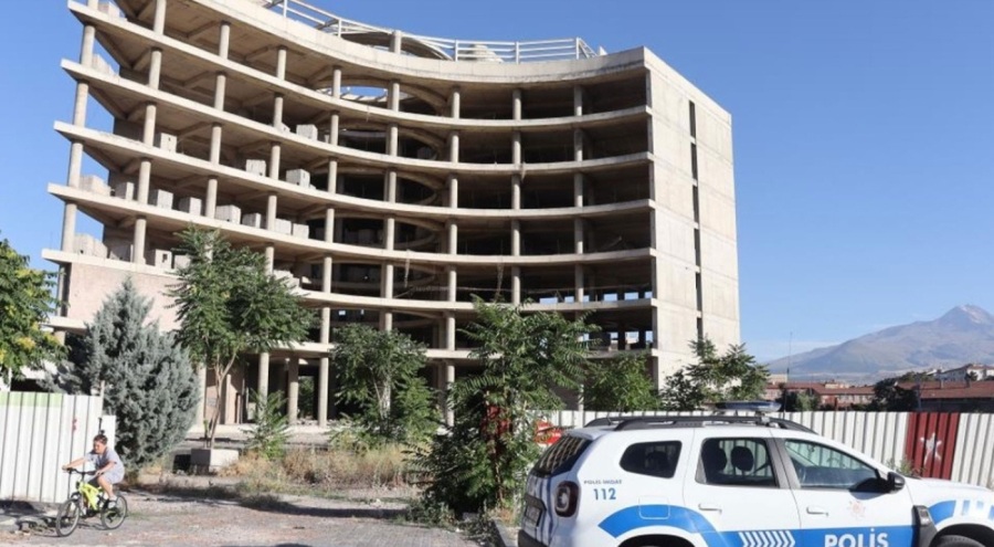 Cezaevine gireceğini öğrenen adam intihara teşebbüs etti