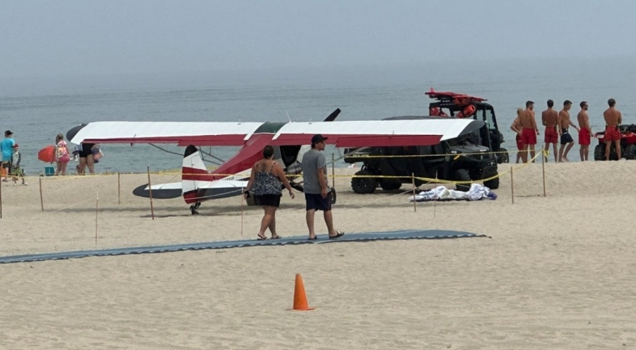 ABD'de, plajda denize küçük uçak düştü