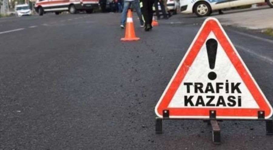 Kamyonetle otomobil çarpıştı: Ölü ve yaralılar var