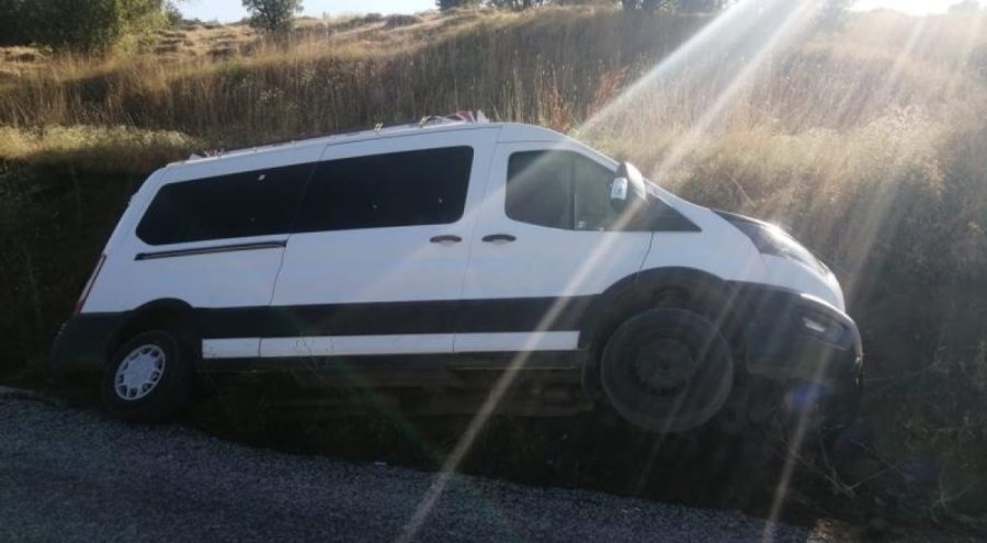 Bingöl'de minibüs kontrolden çıktı! 12 yaralı