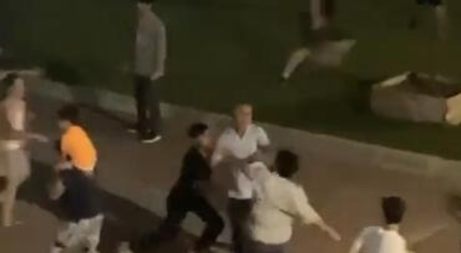 Esenyurt'ta bir sitede iki grup birbirine girdi