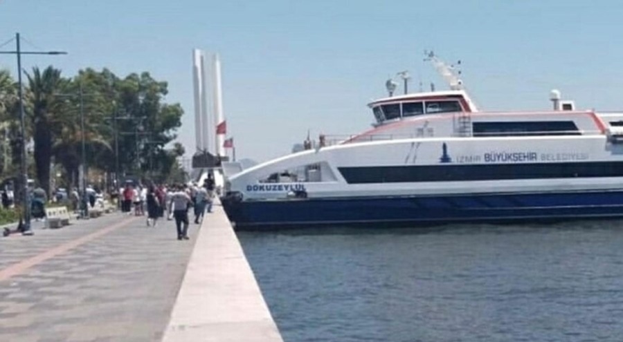 Yolcu gemisi kıyıya çarptı