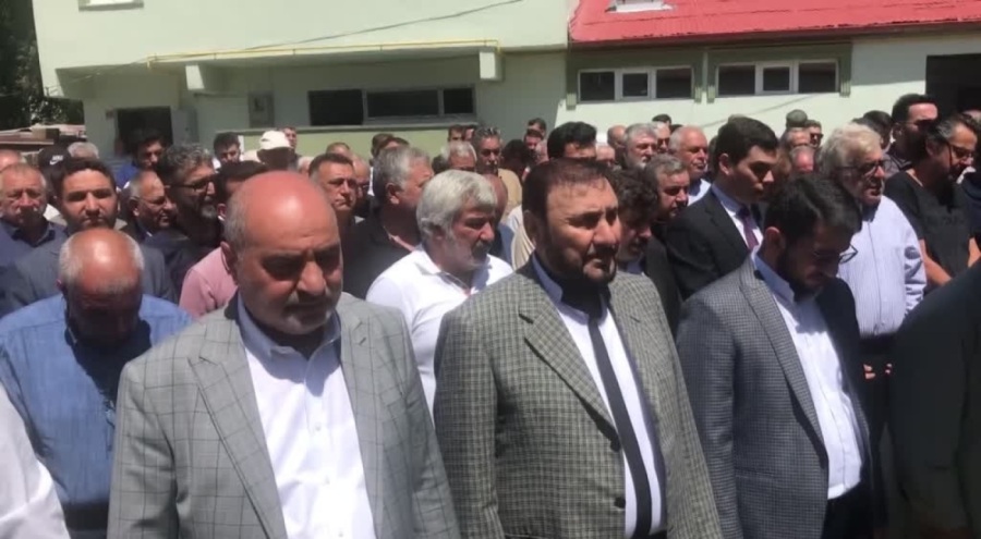 Asker oğlunu ziyaretten dönerken Kars'taki otobüs kazasında ölen Ayrım defnedildi