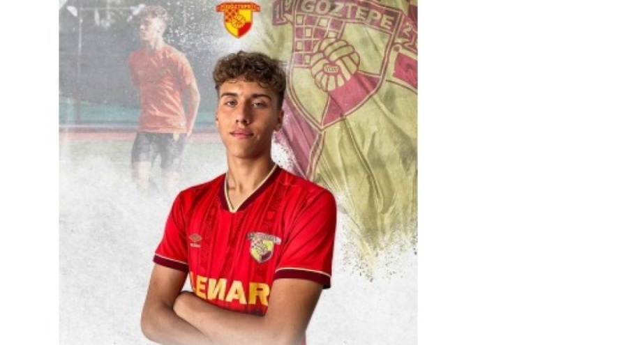 Göztepe, Ege Yıldırım'la profesyonel sözleşme imzaladı